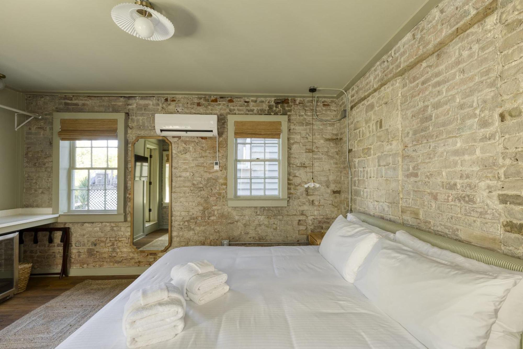 Historic B&B King Suite- Walk To King Charleston Ngoại thất bức ảnh